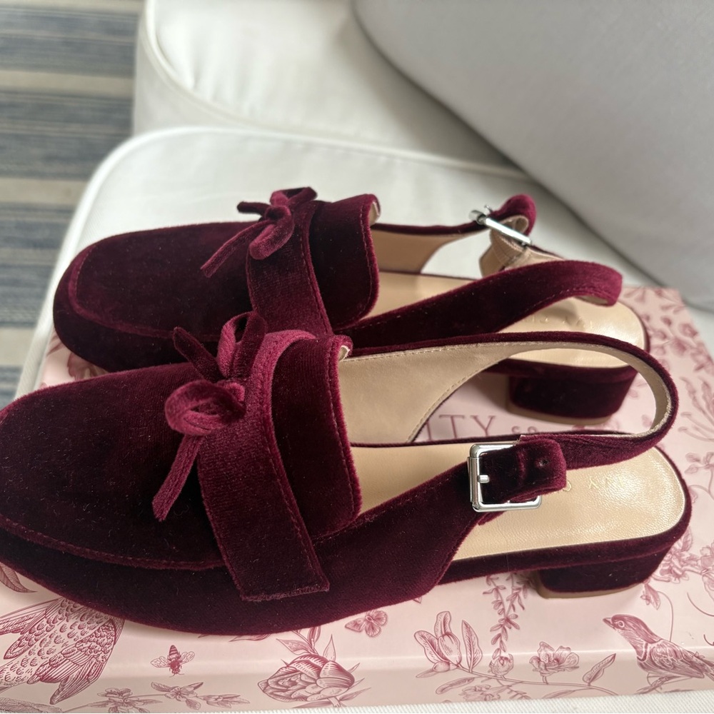 Mini Ivy Bow Loafer in Wine